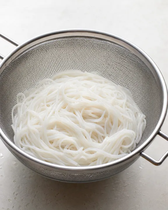Слитая рисовая лапша