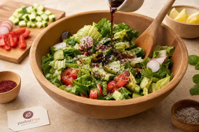 Nueva imagen de preparación de ensalada fattoush, paso 2
