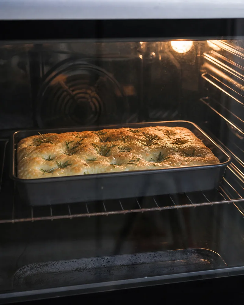 פוקצ׳ה נאפית בתנור
